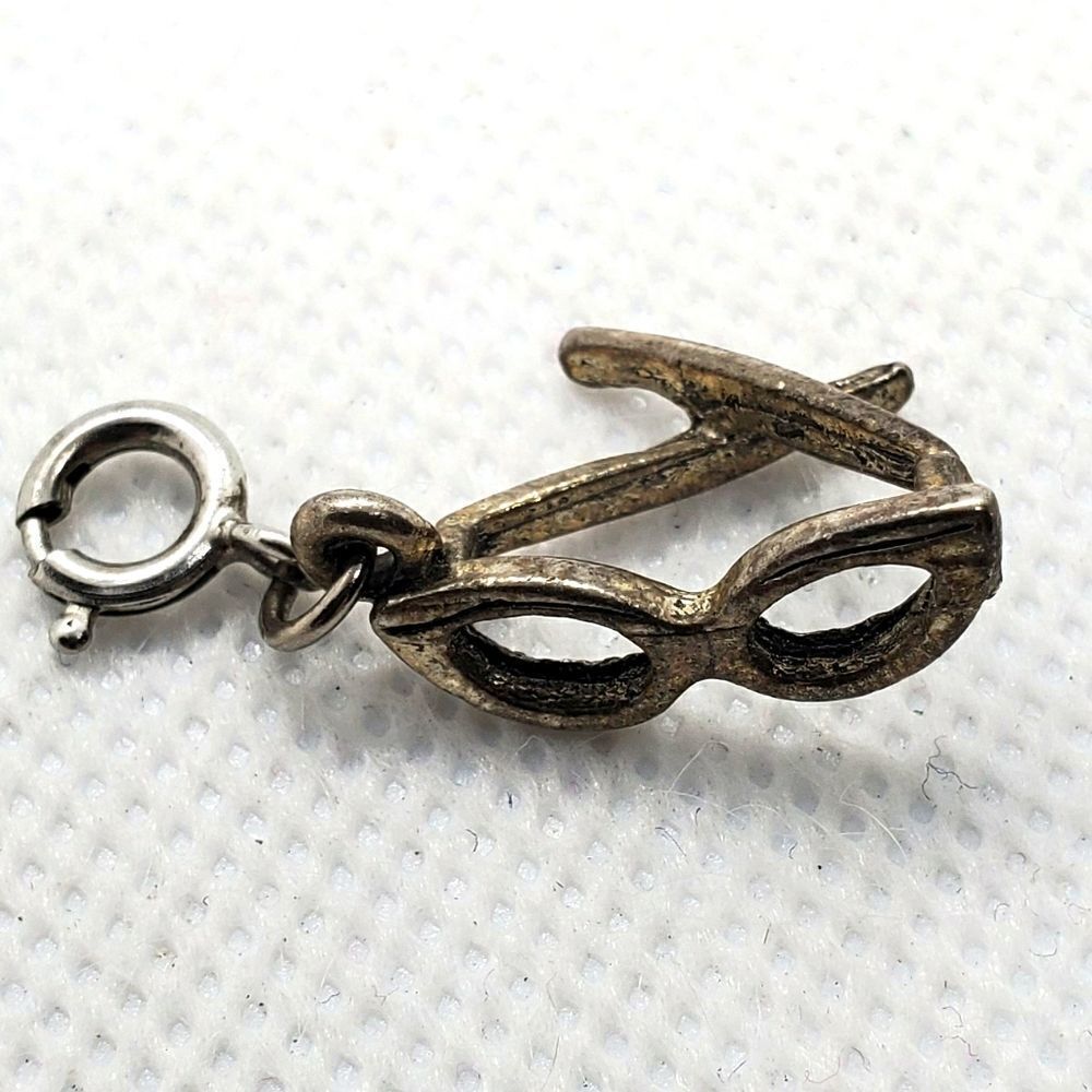 Silver Tone Glasses Charm